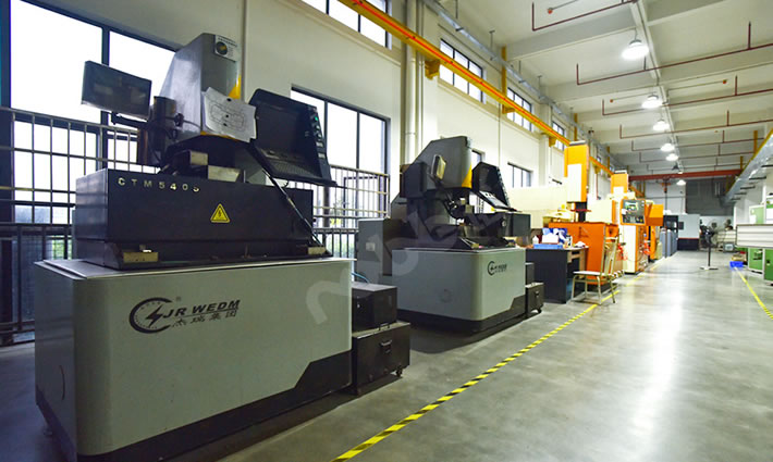 Robust machining equipment